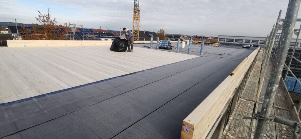 Möglichkeiten und Materialarten für die Flachdachdeckung